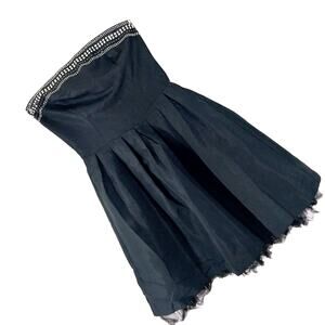 YESSICA! STUNNING BLACK STRAPLESS W/SILVER STUDDED BODICE DRESS! SIZE 00